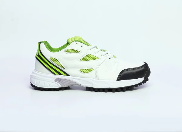 Yeşil Beyaz Spor Ayakkabıları Beyaz Arkaplanda Izole Edilmiş — Stok fotoğraf