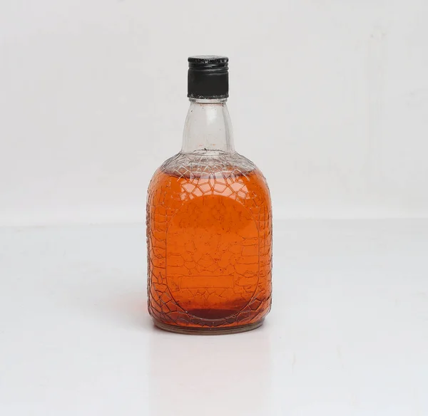 Stara Butelka Whisky Szarym Tle — Zdjęcie stockowe