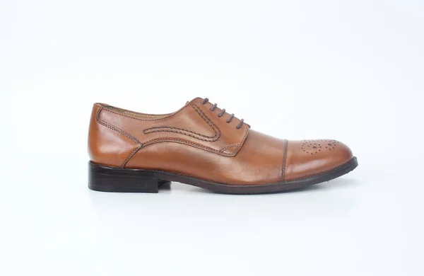 Kahverengi Deri Ayakkabılar Izole Edilmiş — Stok fotoğraf