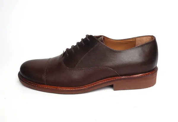 Kahverengi Deri Oxford Resmi Ayakkabılar Izole — Stok fotoğraf