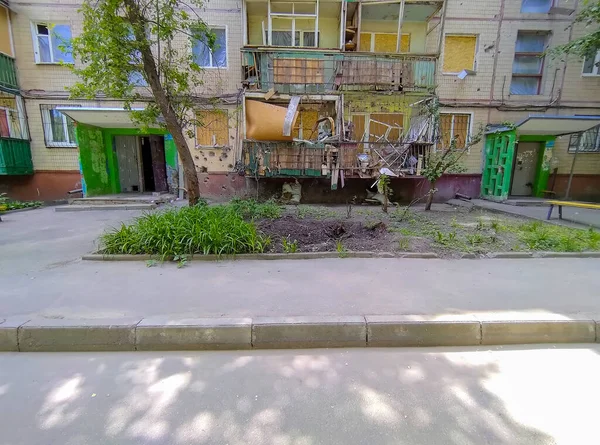Consecuencias Guerra Jarkov Casas Destruidas Saltovka Por Proyectiles Militares Rusos —  Fotos de Stock