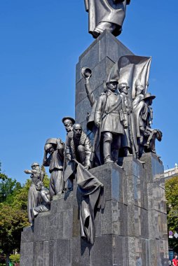Ukrayna 'nın Kharkiv Shevchenko Bahçesindeki Taras Grigoryevich Shevchenko Anıtı