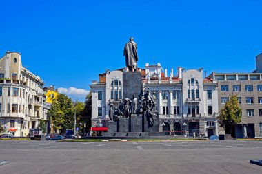 Ukrayna 'nın Kharkiv Shevchenko Bahçesindeki Taras Grigoryevich Shevchenko Anıtı