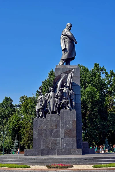 우크라이나 하르키우 정원에 타라스 그리고 예비치 기념비 — 스톡 사진