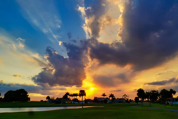 Coucher Soleil Sur Terrain Golf Floride Avec Des Rayons Soleil — Photo