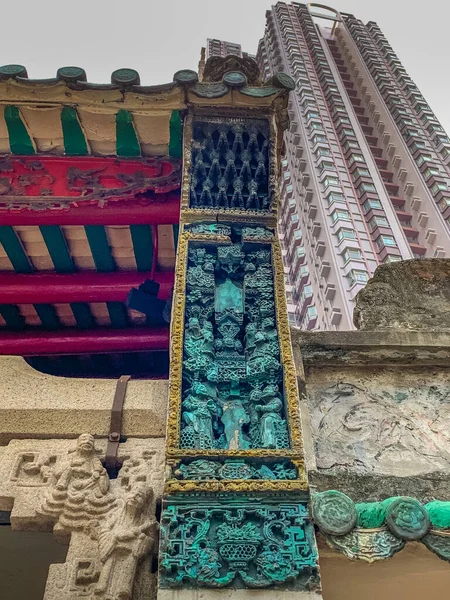 Man Temple Tall Skyrise Tower Hong Kong — Stock Photo, Image