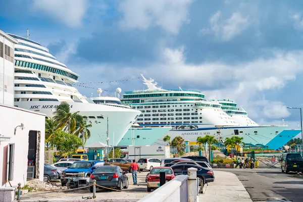 Bahamalar, Nassau limanına dört gemi yanaştı.
