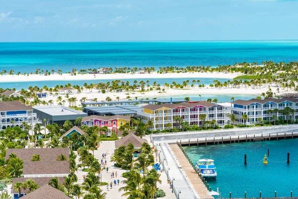 MSC Ocean Cay özel adasında çalışan bir grup konut