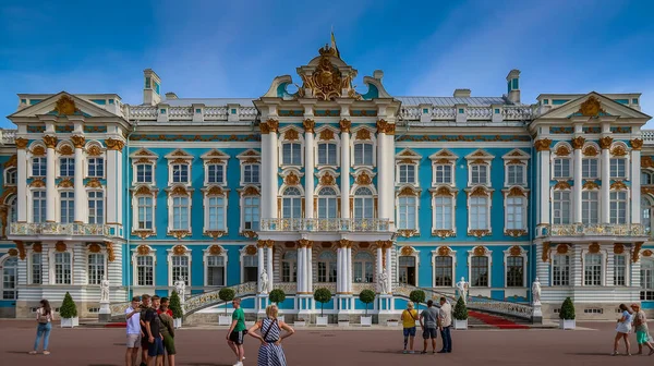 St. Petersburg Rusya 'daki Katerinler Sarayı' nın ana girişi.