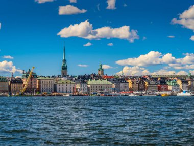 Stockholm İsveç manzarası bir tekneden gökyüzüne yükseliyor.