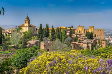Granada İspanya 'daki Alhambra tahkimatının manzarası