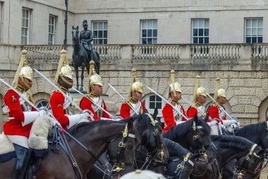 Atlılar geçit töreni için hazırlar.