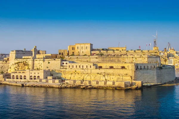 Malta Valletta 'daki St. Andrew' s Bastion yolcu gemisinden bir görüntü.