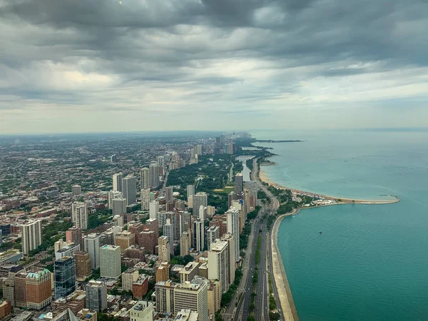 Hancock kulesinden Chicago 'nun Altın Sahil manzarası