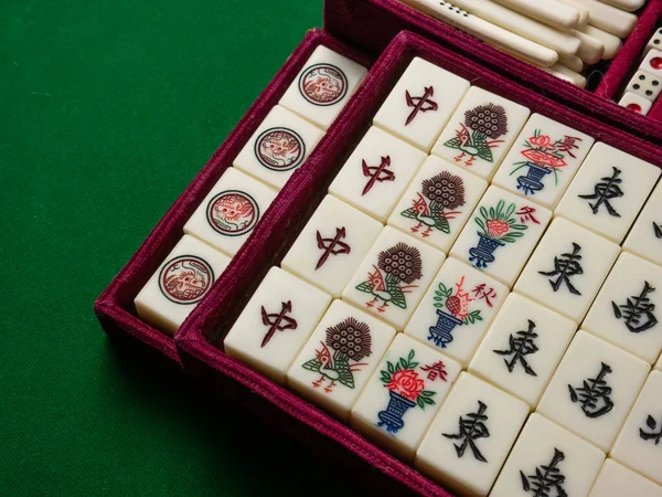 Mahjong Mesa Antiguo Asiático Tablero Juego Cerca Imagen — Foto de Stock
