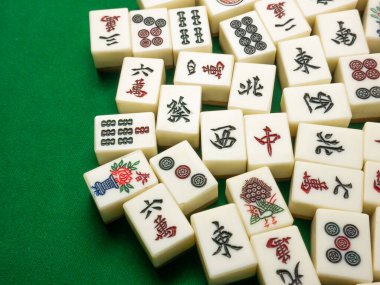 mahjong masa üzerinde antik Asya tahtası oyunu resmi kapat