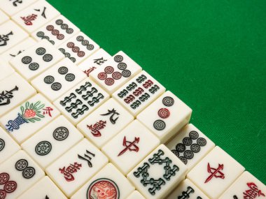 mahjong masa üzerinde antik Asya tahtası oyunu resmi kapat