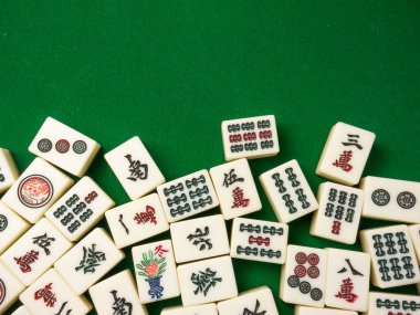 mahjong masa üzerinde antik Asya tahtası oyunu resmi kapat