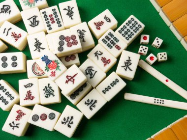 mahjong masa üzerinde antik Asya tahtası oyunu resmi kapat