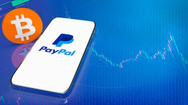Akıllı telefon PayPal ekranda ve bitcoin 3D görüntüleme. 9 Haziran 2022, Bangkok, Tayland