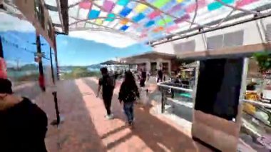 Yürüme hızı çok yüksek.