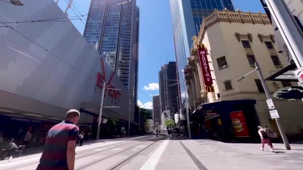 Sydney CBD πρώτο Σαββατοκύριακο ελευθερία μετά το δεύτερο κλείδωμα στο NSW, Αυστραλία — Αρχείο Βίντεο