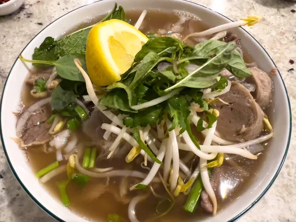 フォー ベトナムの牛肉麺スープ アジア料理 — ストック写真