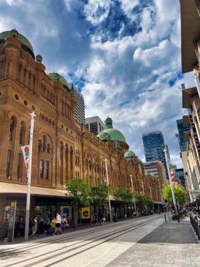 Sydney CBD 'deki gökdelenler ve tarihi bina