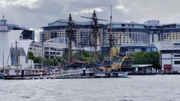 シドニーの港に停泊していた歴史的な船 — ストック動画