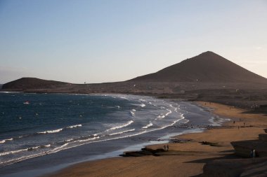 Güney Tenerife 'de El Medano sörf plajı, Kanarya Adaları, İspanya.