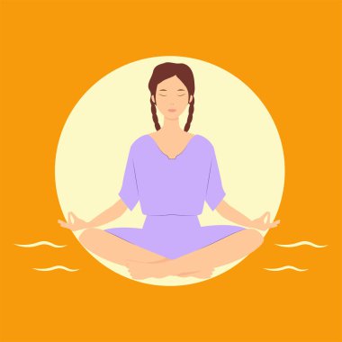 Kahverengi saçlı kız gün doğumunda meditasyon yapıyor.