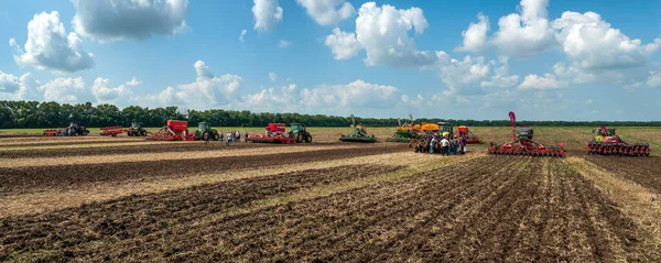 Bilogirya Obwód Chmielnicki Ukraine Sierpnia 2021 Ciągniki Siewnikiem Demonstracji Maszyn — Zdjęcie stockowe