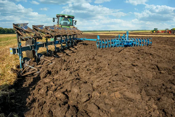 Bilogirya Região Khmelnytskyi Ucrânia Agosto 2021 Trator Agrícola Puxa Arado — Fotografia de Stock