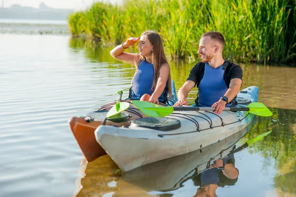 Young Couple Kayaking Pond Water Tourism Active Recreation — 图库照片