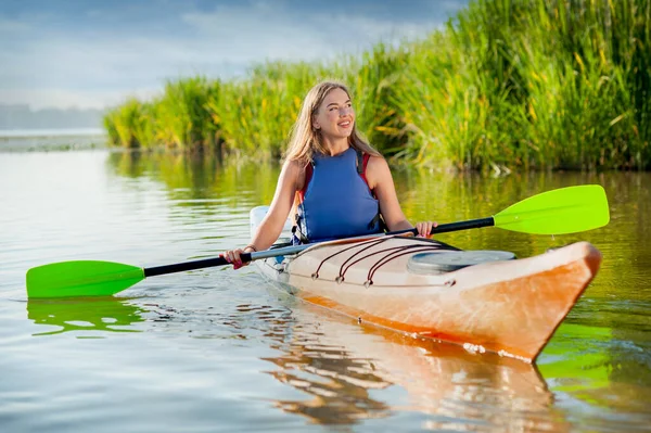 Young Attractive Tourist Woman Paddling Kayak Alone Lake Girl Canoe — Fotografia de Stock