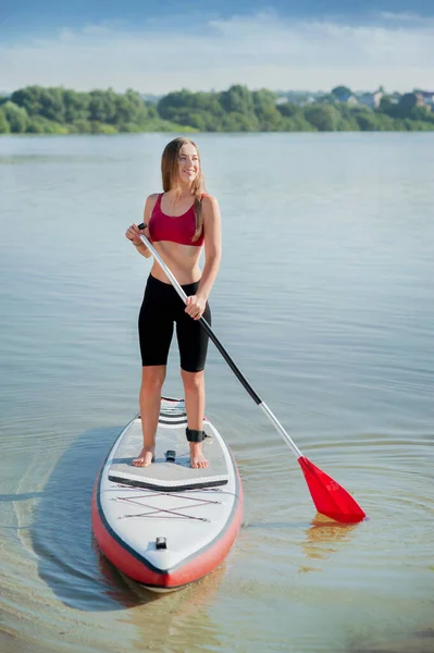 Young Girl Lake Oar Life Jacket Rides Sup Board — 图库照片