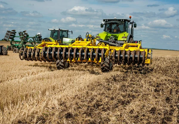 Multi Disc Cultivator Tillage System Operation Tractor — Fotografia de Stock