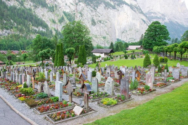 Мирное Кладбище Лаутербруннене — стоковое фото