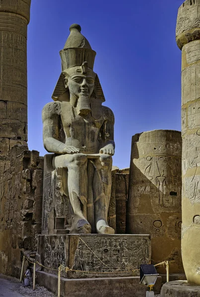 Colosales Estatuas Del Rey Ramsés Primera Corte Templo Luxor Ciudad — Foto de Stock