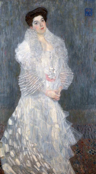 ヘルミーネ ギャラリーの肖像画 1904年の油彩画 グスタフ クリムト 1862年 1918年 シッターはクリムトがデザインしたドレスを身に着けています — ストック写真