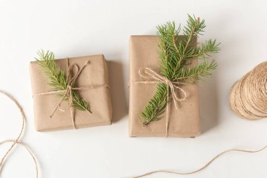 Noel hediye beyaz izole