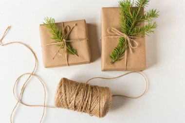 Noel hediye beyaz izole