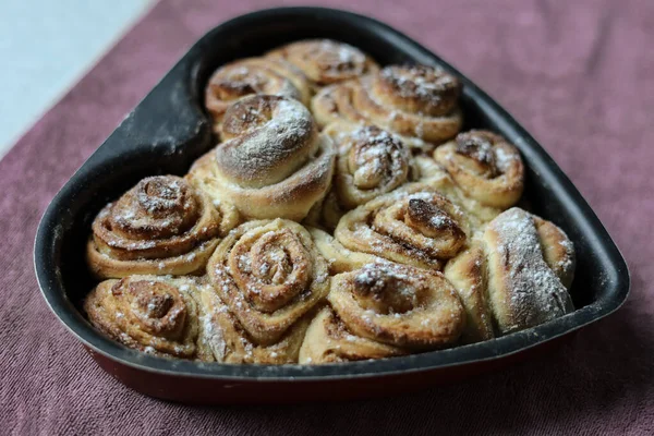 Traditional Homemade Cinnamon Buns — Zdjęcie stockowe