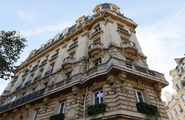 Façade Maison Française Traditionnelle Avec Des Balcons Des Fenêtres Typiques — Photo