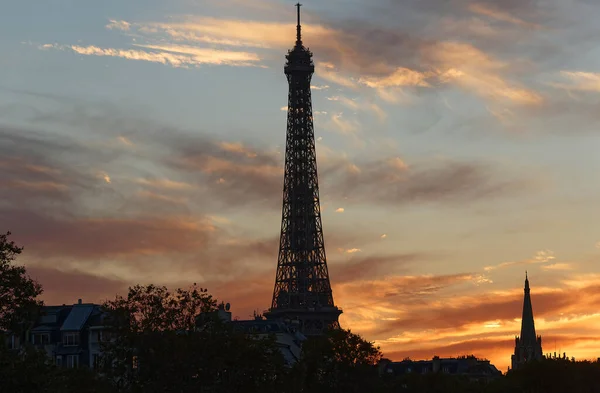 Eiffeltoren Bij Zonsondergang Het Meest Populaire Reisplaats Wereldwijd Cultureel Icoon — Stockfoto