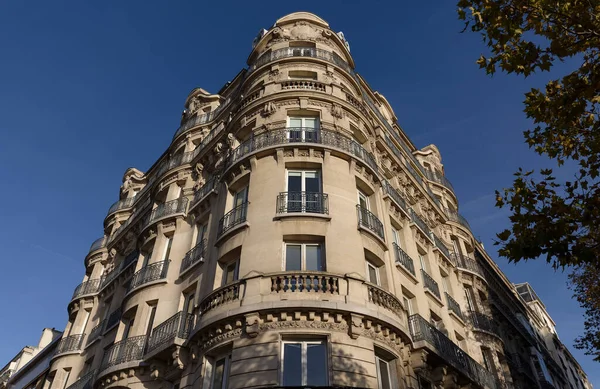 Fachada Casa Tradicional Francesa Con Balcones Ventanas Típicas París Francia — Foto de Stock