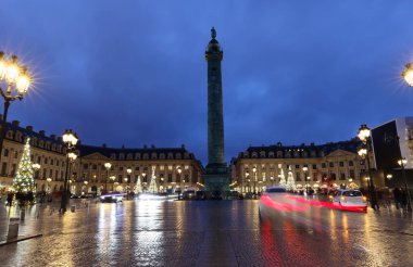 Vendome 'un 2021 Noeli için dekore ettiği ünlü yer, Paris, Fransa.