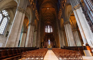 Notre Dame Katedrali, Reims. 13. yüzyıl Gotik sanatının en çarpıcı başyapıtlarından biri. Sayısız kralın taç giydiği ulusal bir tapınak..