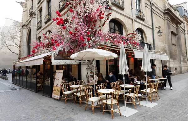 Παρίσι Γαλλία Δεκεμβρίου 2021 Cafe Paradis Είναι Ένα Παραδοσιακό Γαλλικό — Φωτογραφία Αρχείου