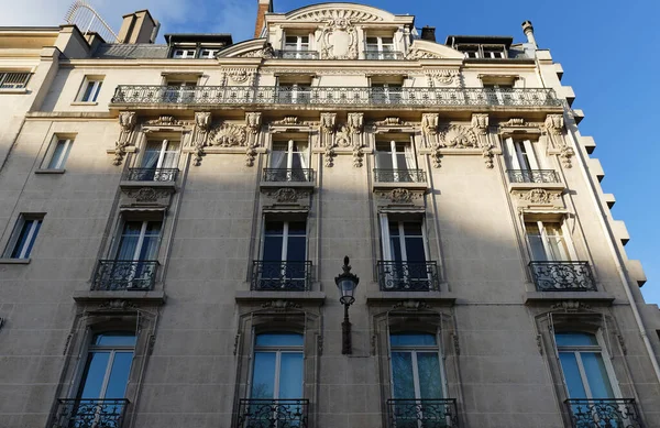Facade Traditional French House Typical Balconies Windows Paris France — стоковое фото
